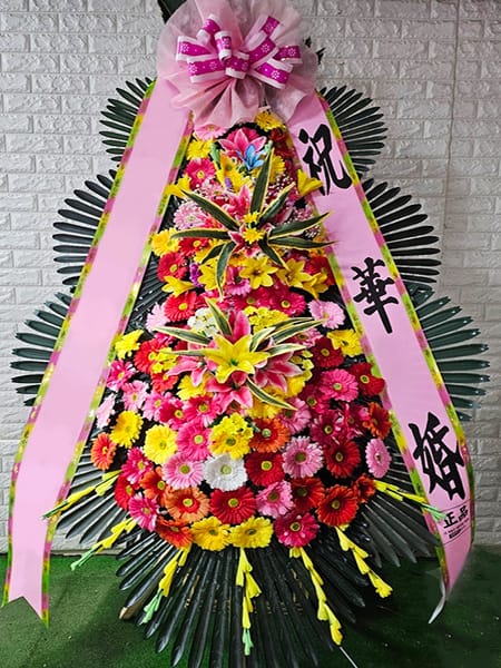 페이지웨딩 해외 유학 시절 동고동락한 친구들이 보낸 뜻깊은 꽃선물